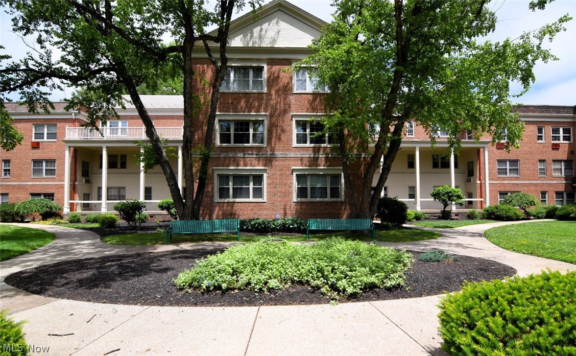Shaker Heights OH, 15825 Van Aken Boulevard, Unit 304W