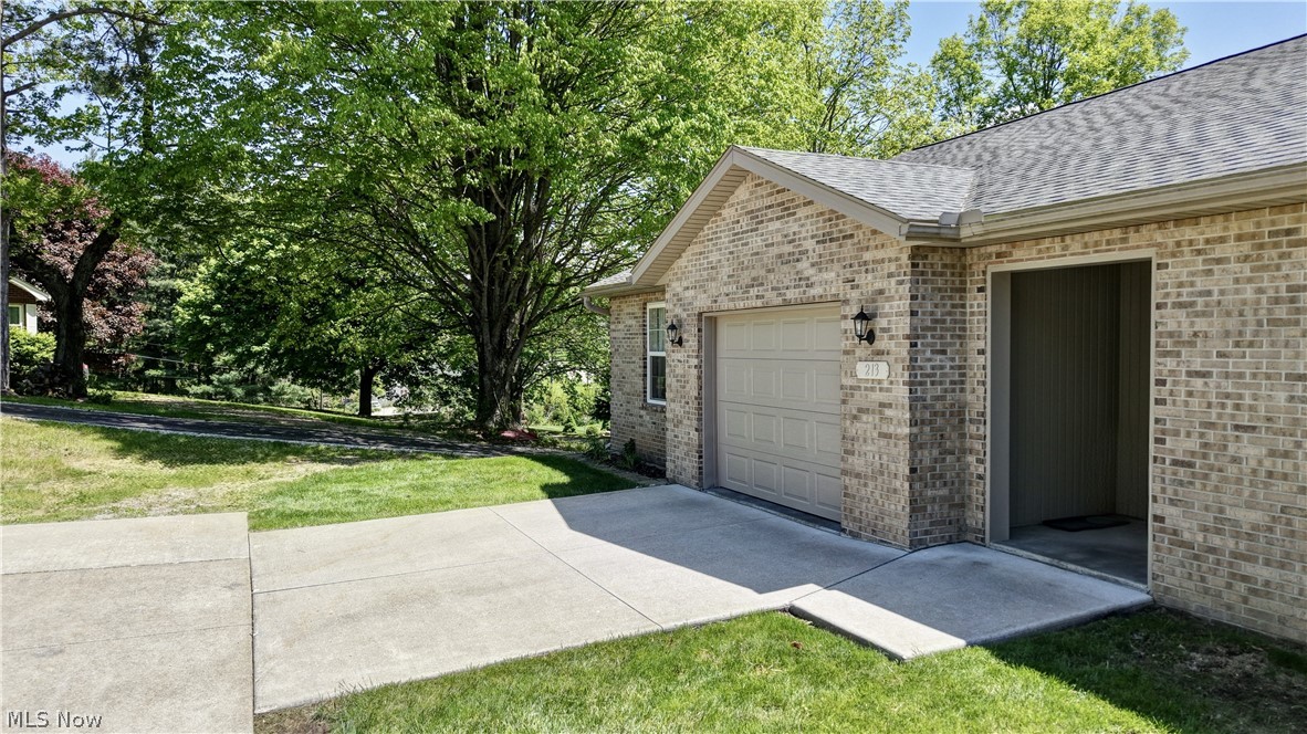 213 Knollton Drive Millersburg OH 44654