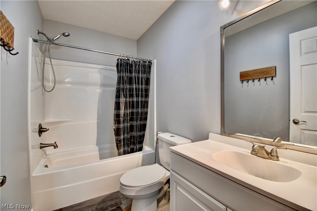 213 Knollton Drive Millersburg OH 44654