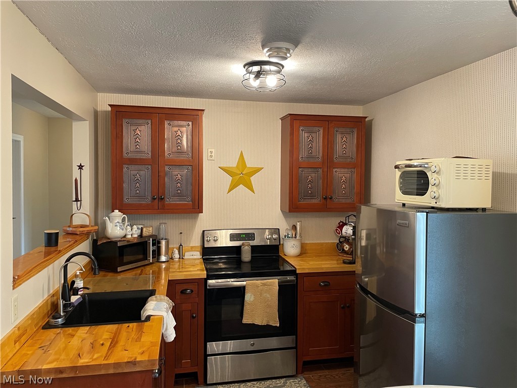 3267 Pinewood New Waterford OH 44445
