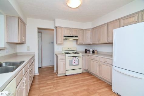 7281 Lilac Court North Olmsted OH 44070