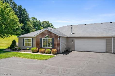 140 Woodbury Glen Street Hartville OH 44632