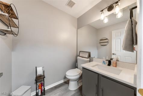 868 Tollis Parkway Broadview Heights OH 44147