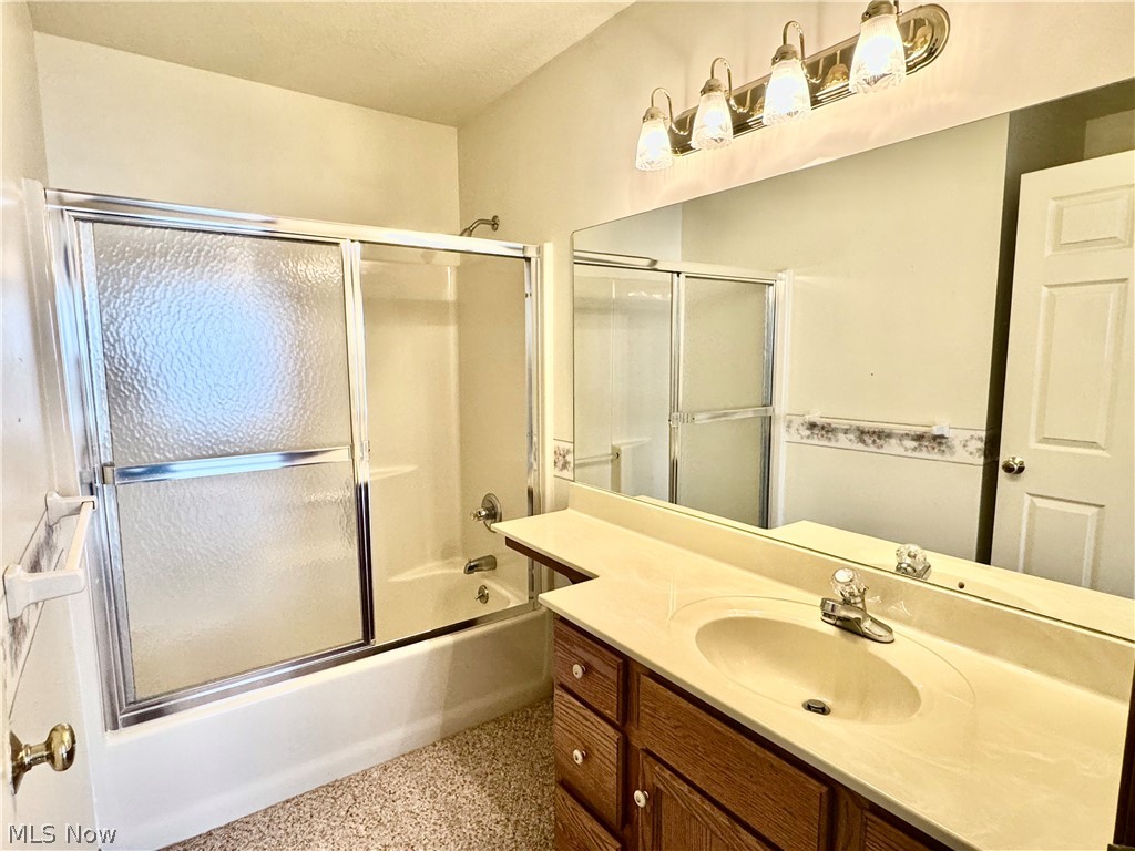 216 Village Court Columbiana OH 44408