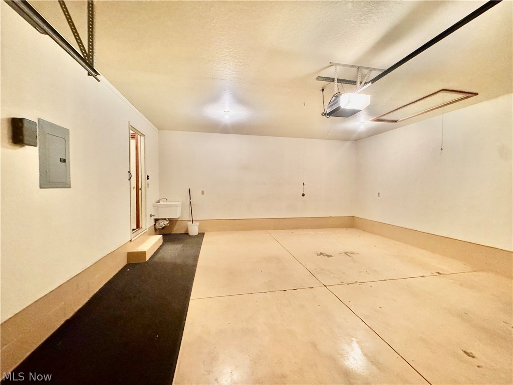 216 Village Court Columbiana OH 44408