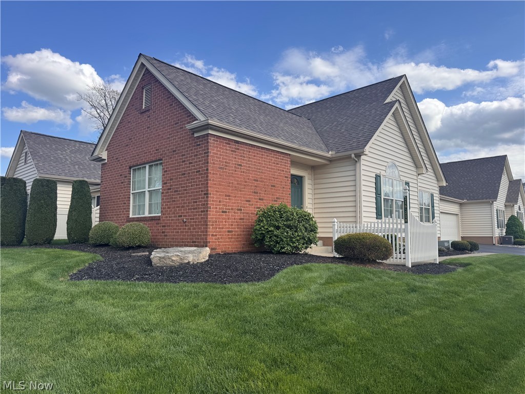 216 Village Court Columbiana OH 44408