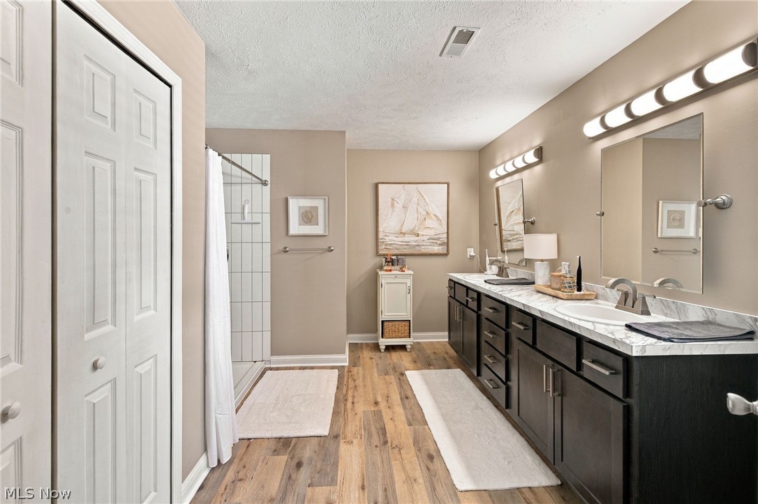 208 Lavender Lane Madison OH 44057