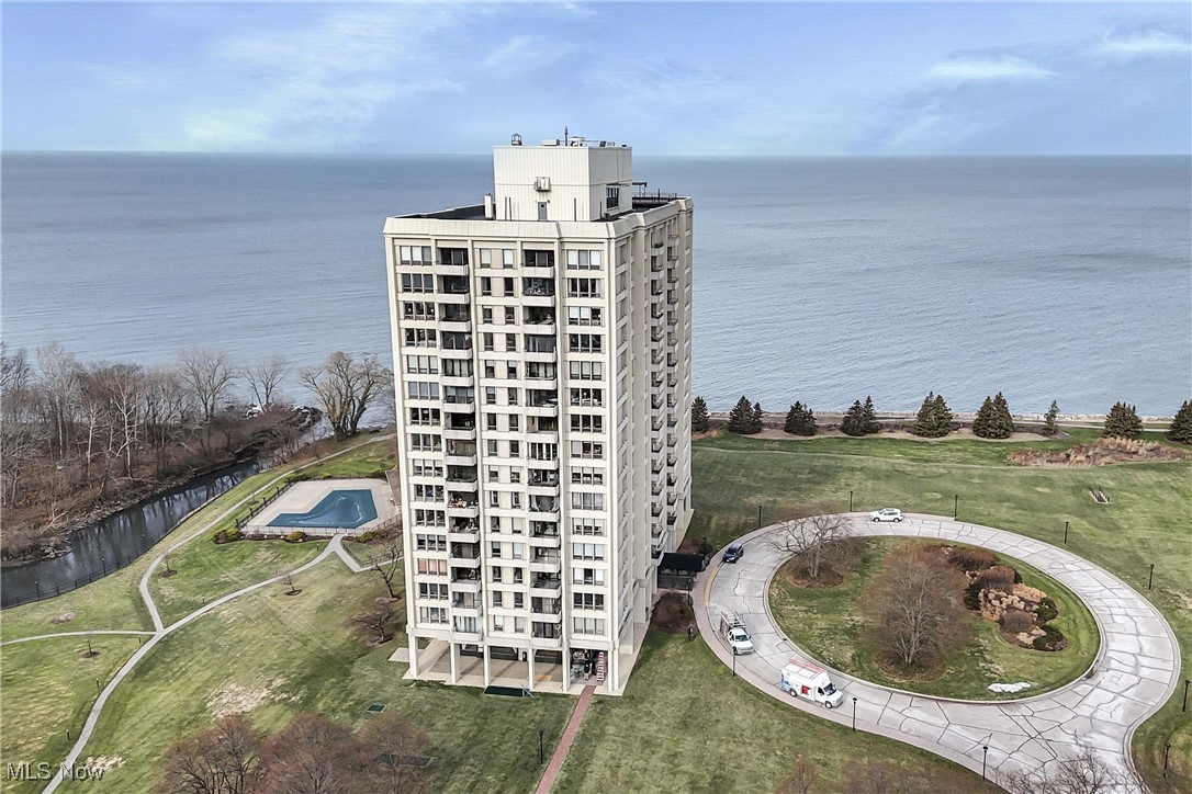 Bratenahl OH, 2 Bratenahl Place, Unit 5E