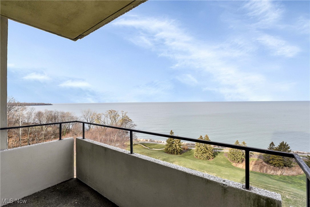 2 Bratenahl Place Bratenahl OH 44108