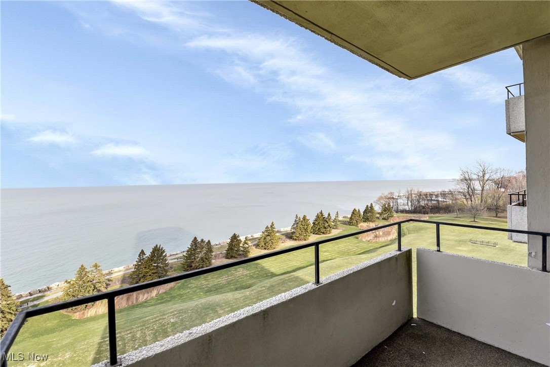 2 Bratenahl Place Bratenahl OH 44108