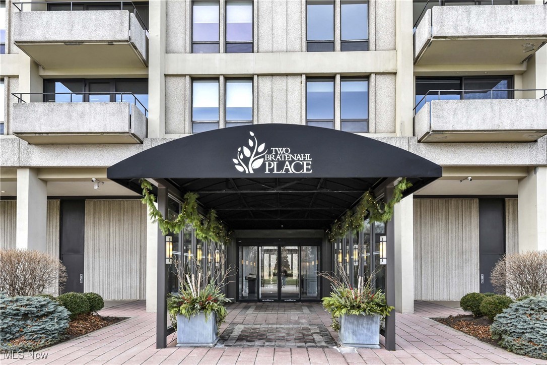 2 Bratenahl Place Bratenahl OH 44108