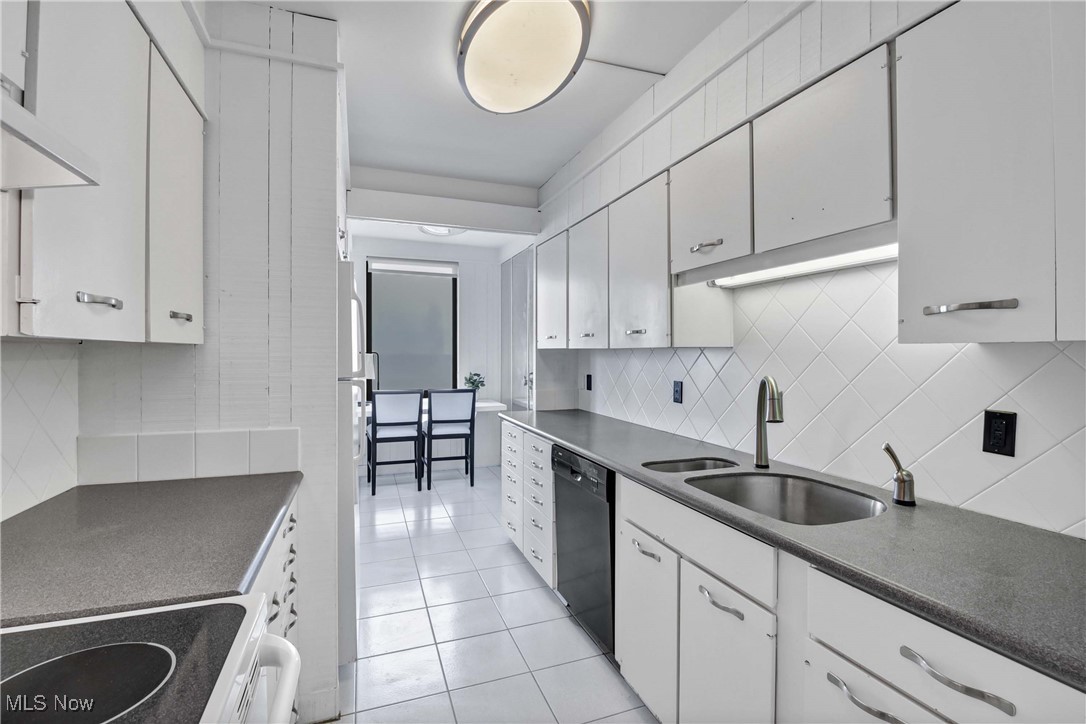 2 Bratenahl Place Bratenahl OH 44108