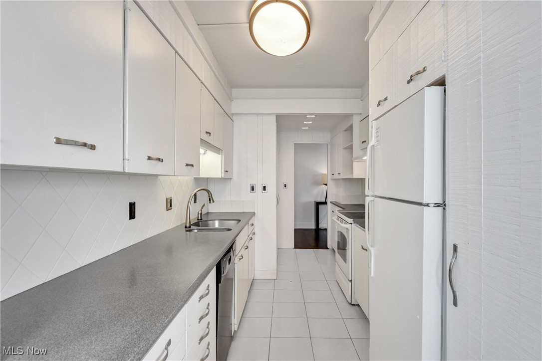 2 Bratenahl Place Bratenahl OH 44108