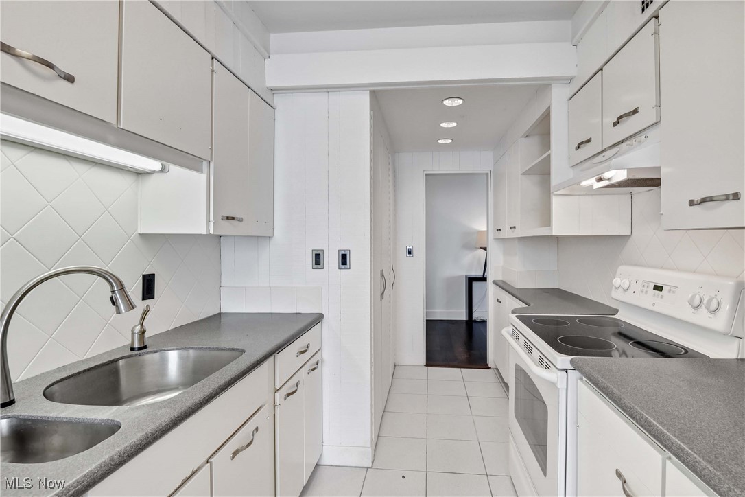 2 Bratenahl Place Bratenahl OH 44108