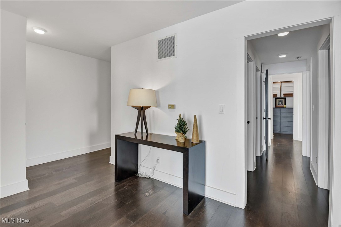 2 Bratenahl Place Bratenahl OH 44108