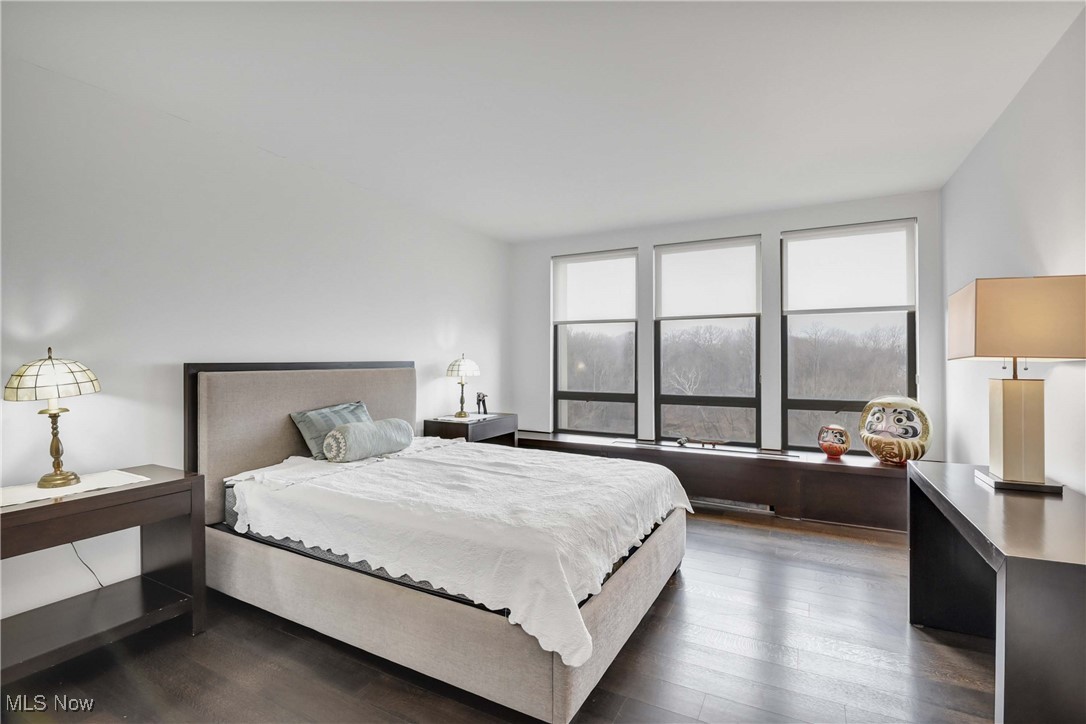 2 Bratenahl Place Bratenahl OH 44108