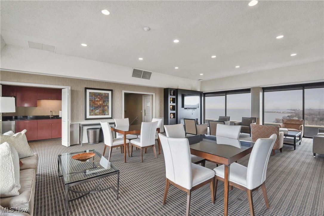 2 Bratenahl Place Bratenahl OH 44108