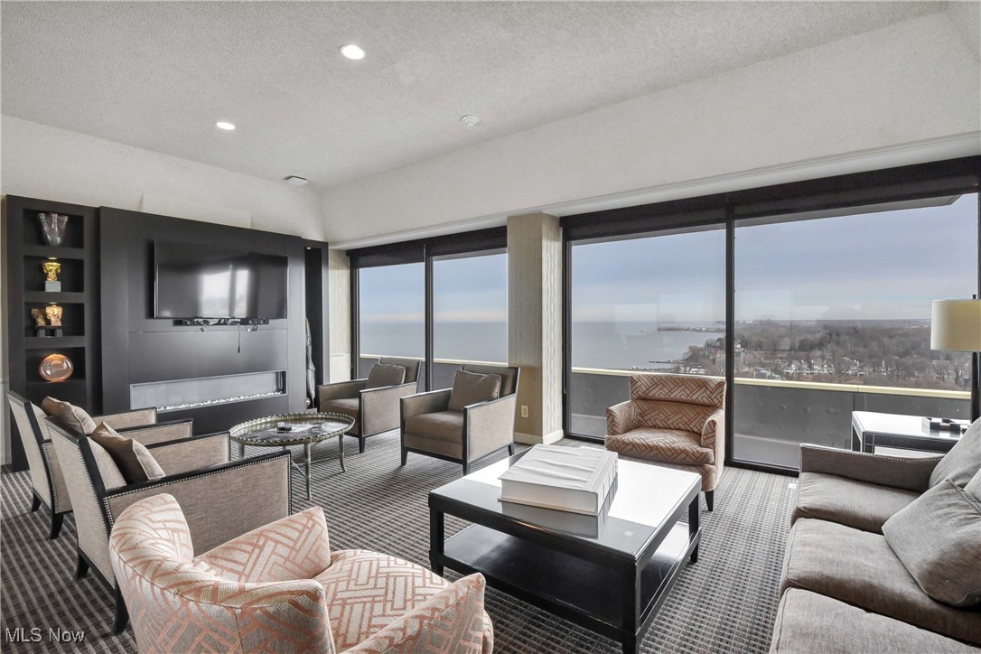 2 Bratenahl Place Bratenahl OH 44108