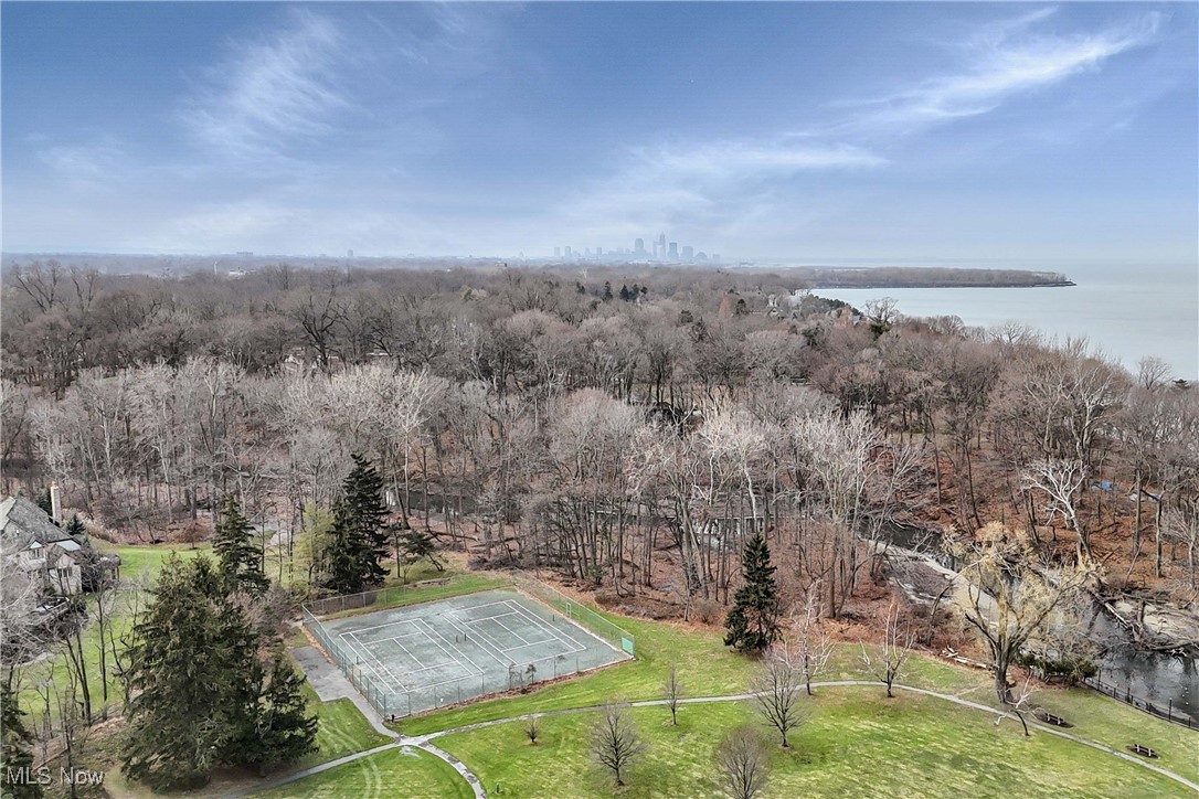 2 Bratenahl Place Bratenahl OH 44108