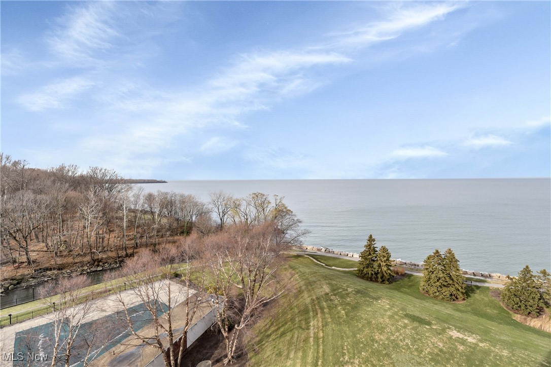 2 Bratenahl Place Bratenahl OH 44108