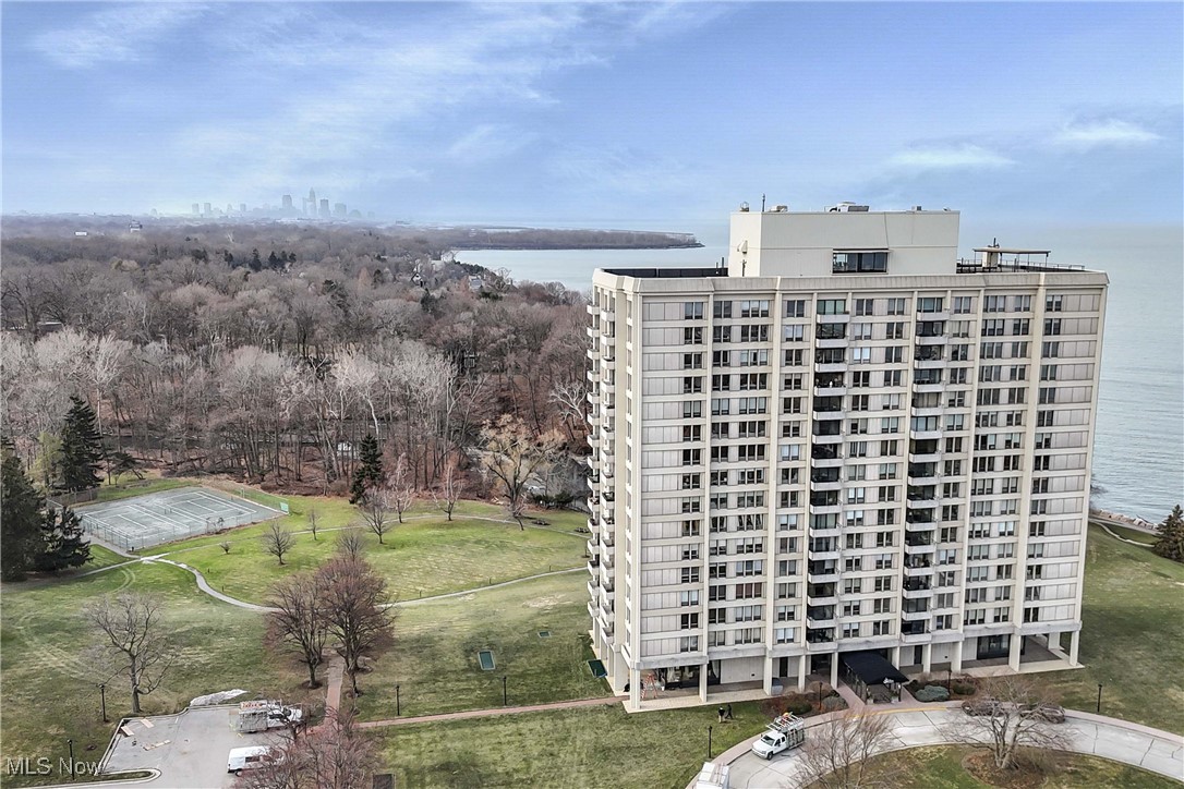 2 Bratenahl Place Bratenahl OH 44108