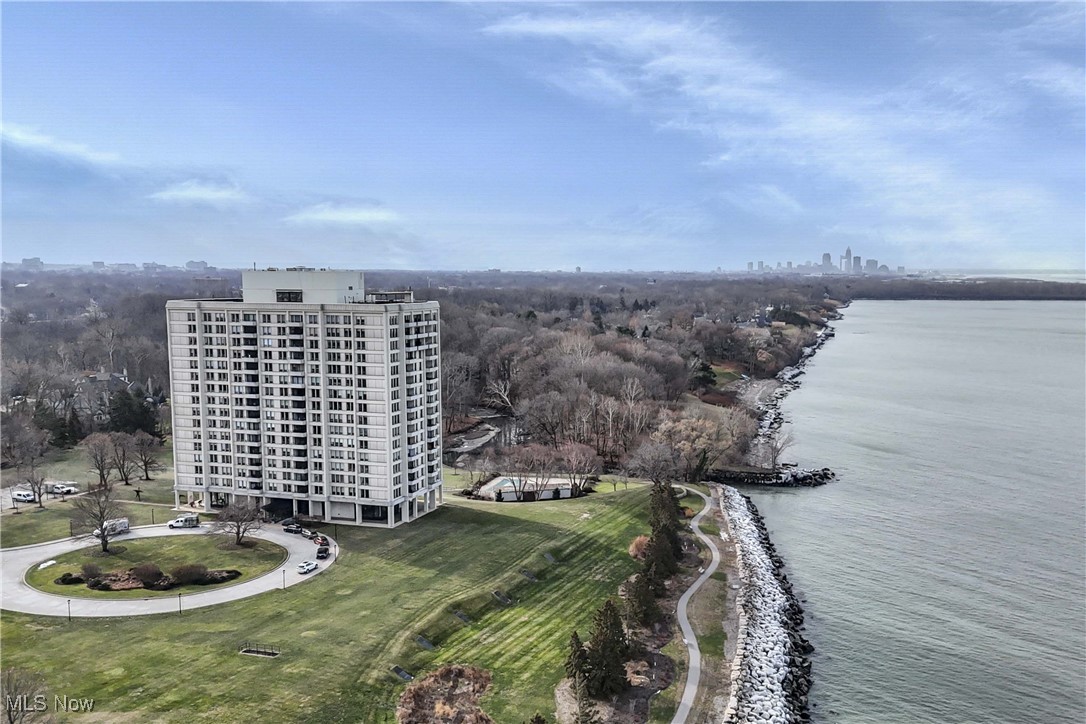 2 Bratenahl Place Bratenahl OH 44108