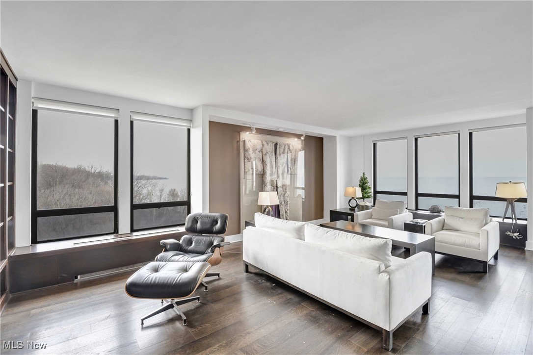 2 Bratenahl Place Bratenahl OH 44108