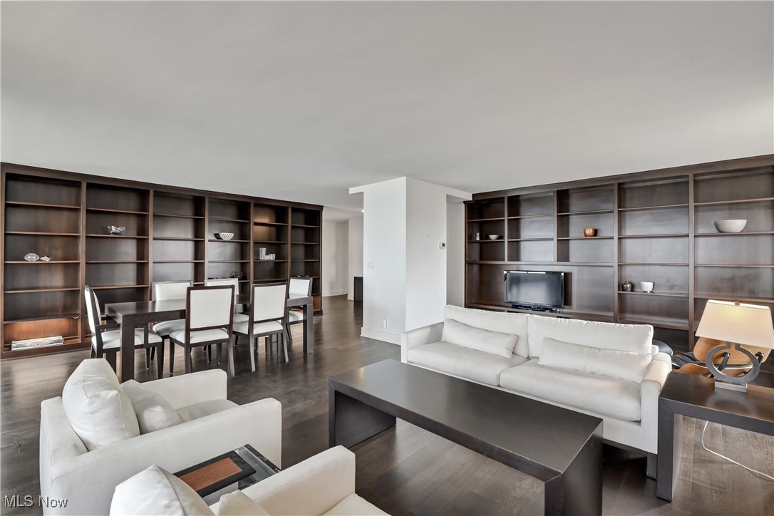 2 Bratenahl Place Bratenahl OH 44108