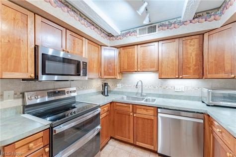 925 Canyon View Road Northfield OH 44067