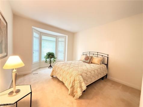 370 Rosebury Court Mayfield Heights OH 44124