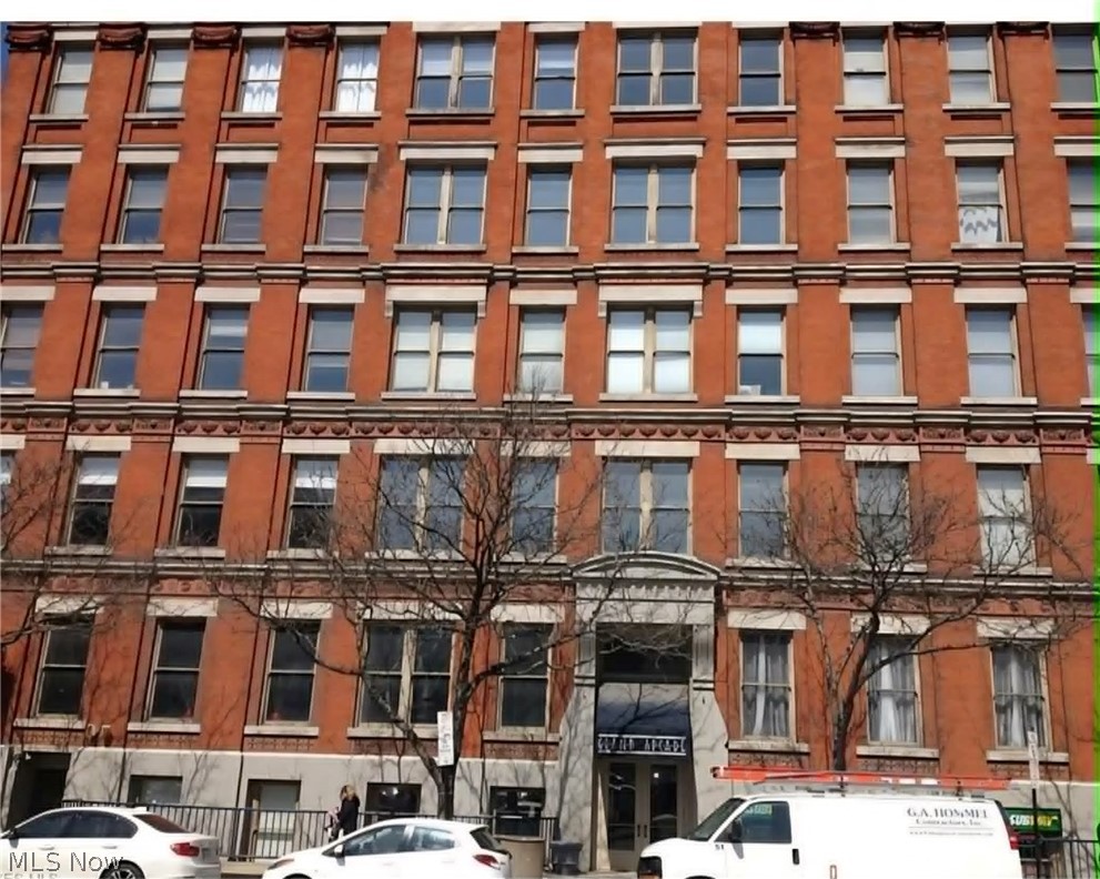 408 W Saint Clair Avenue Cleveland OH 44113