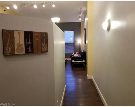 408 W Saint Clair Avenue Cleveland OH 44113