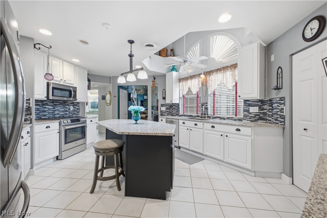 424 N Bayshore Drive Columbiana OH 44408