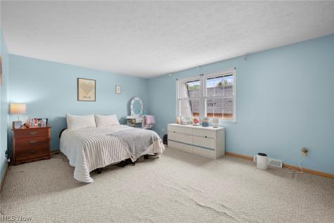 6962 S Parkway Drive Middleburg Heights OH 44130