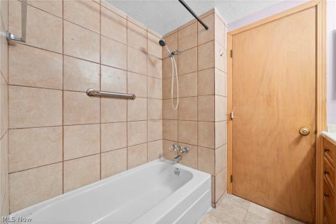 6962 S Parkway Drive Middleburg Heights OH 44130