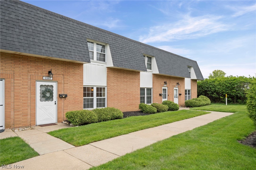 6962 S Parkway Drive Middleburg Heights OH 44130