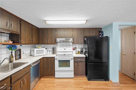 6962 S Parkway Drive Middleburg Heights OH 44130