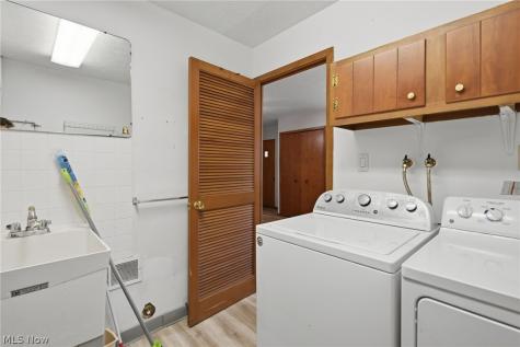 2705 Pease Drive Rocky River OH 44116
