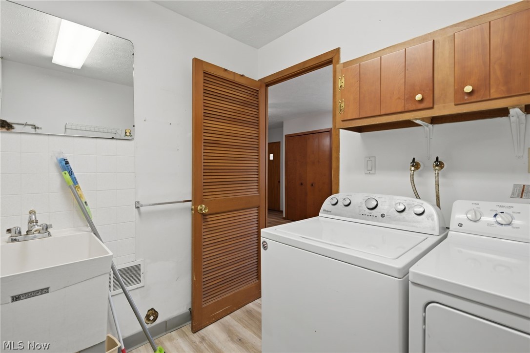2705 Pease Drive Rocky River OH 44116
