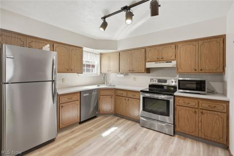 2705 Pease Drive Rocky River OH 44116
