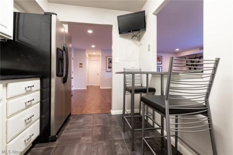 2202 Acacia Park Drive Lyndhurst OH 44124