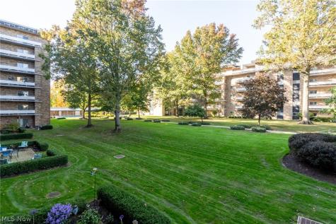 2202 Acacia Park Drive Lyndhurst OH 44124