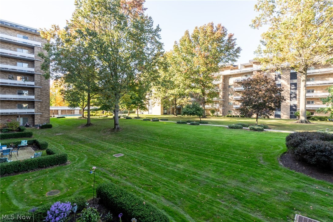 2202 Acacia Park Drive Lyndhurst OH 44124
