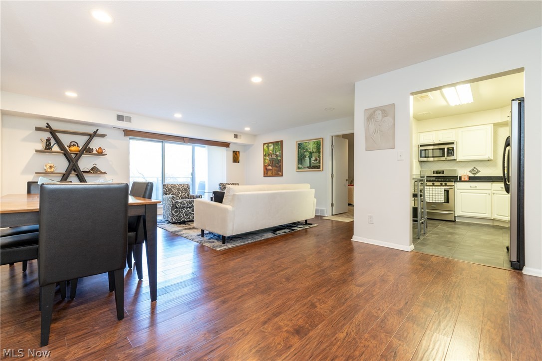 2202 Acacia Park Drive Lyndhurst OH 44124
