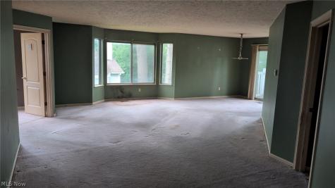 350-1 Village Pointe Drive Akron OH 44313