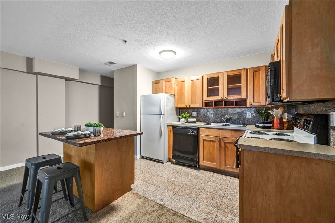 2222 Detroit Road Cleveland OH 44113