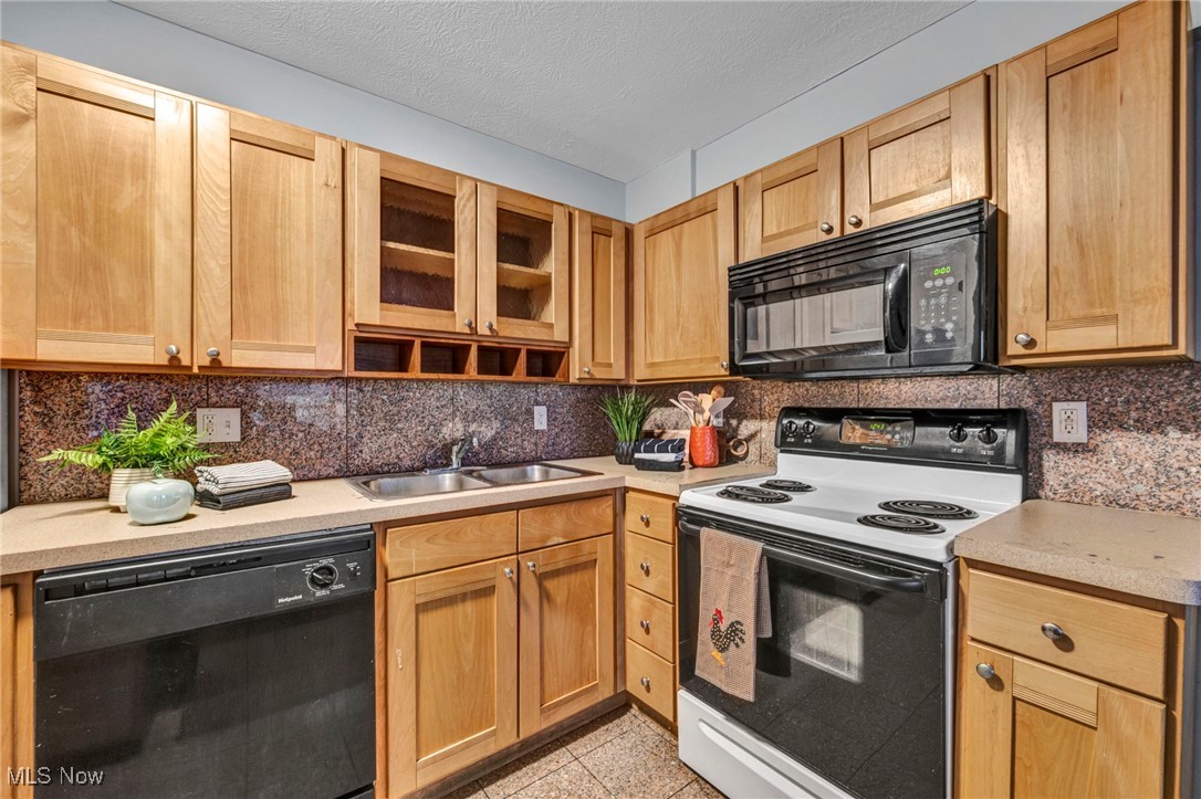 2222 Detroit Road Cleveland OH 44113
