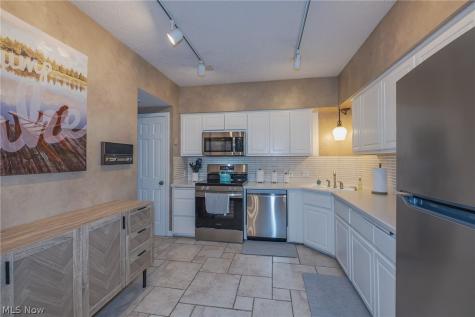 1139 Harwich Court Rocky River OH 44116