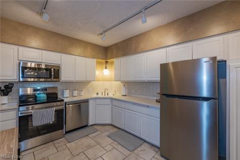 1139 Harwich Court Rocky River OH 44116