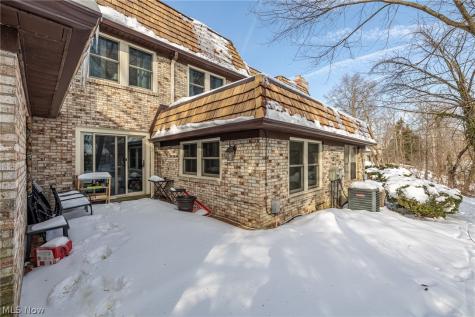 1139 Harwich Court Rocky River OH 44116